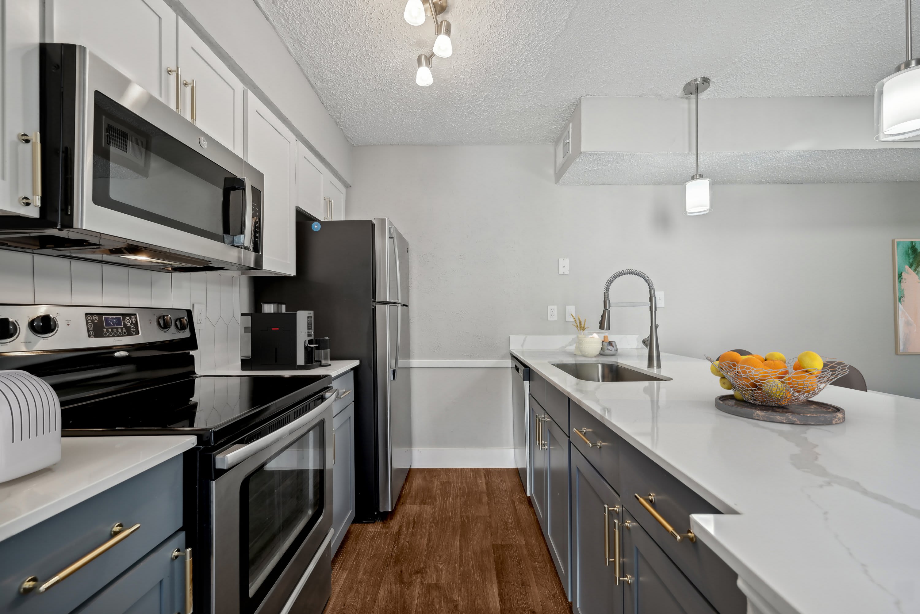 Eastbank Apartments – photo 5