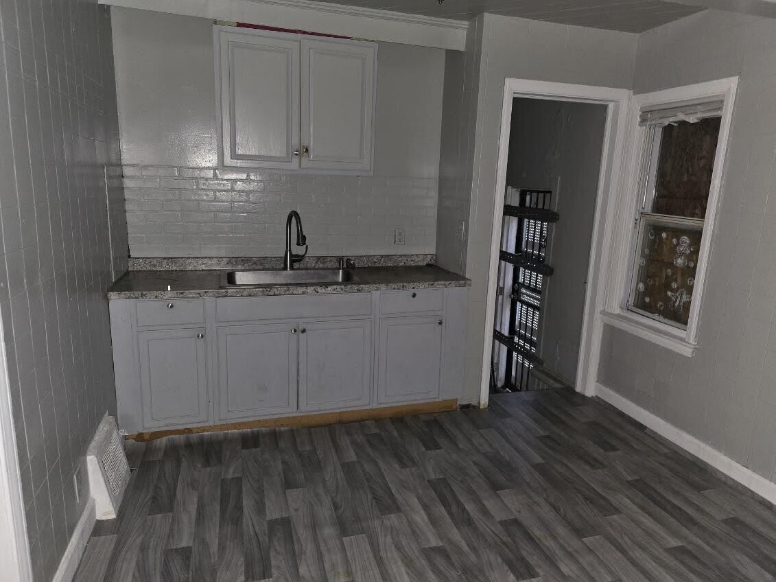 9120 Winthrop Street – photo 2