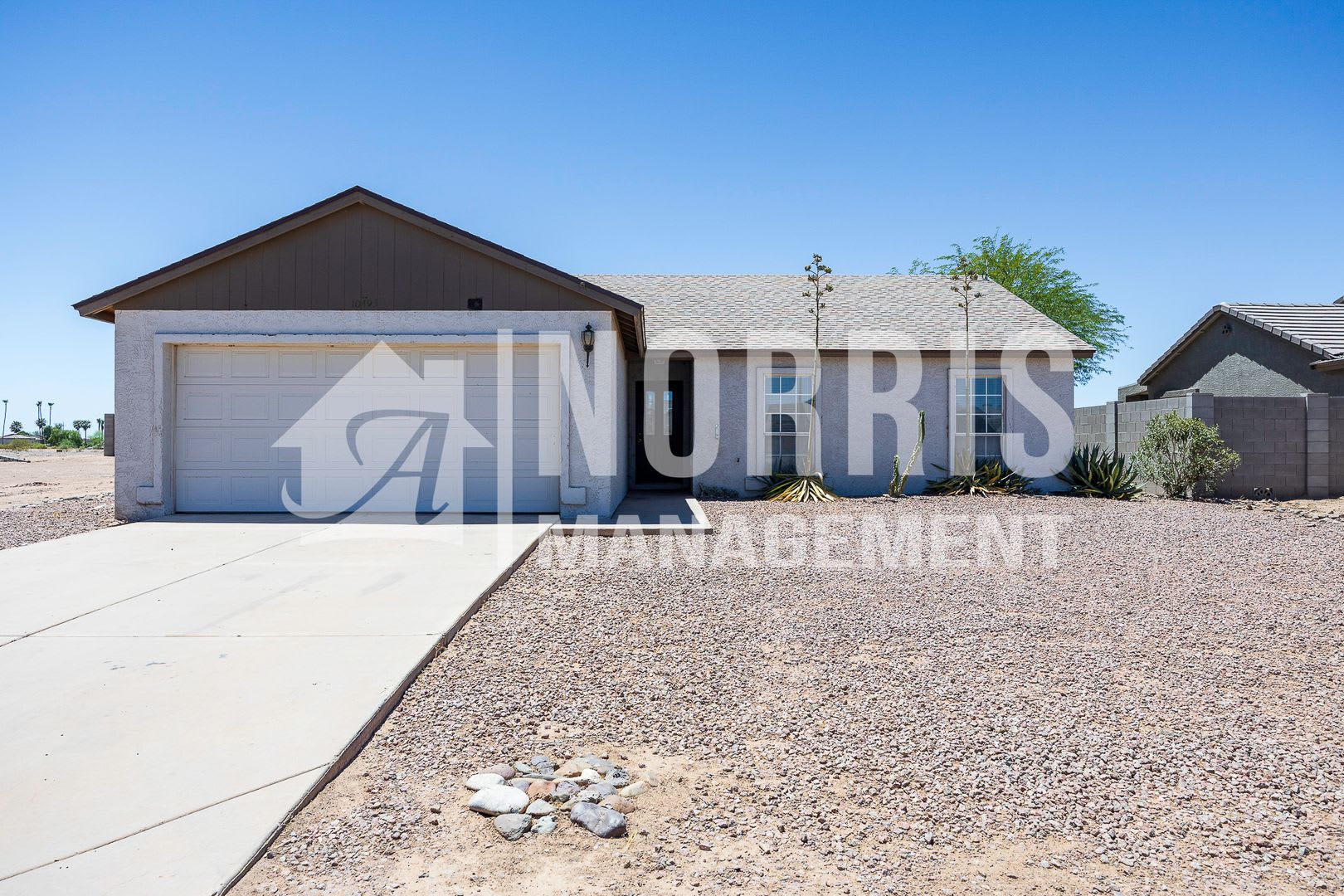 Clean Home with NO HOA in Arizona City – photo 1