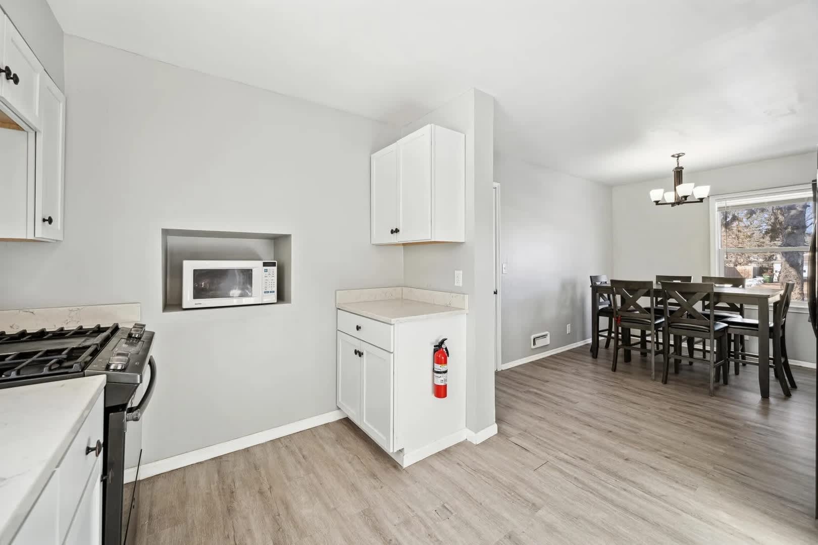 Updated 4 Bed Blaine Home W/ Finished Basement, Large Yard, & Attached Garage – photo 4