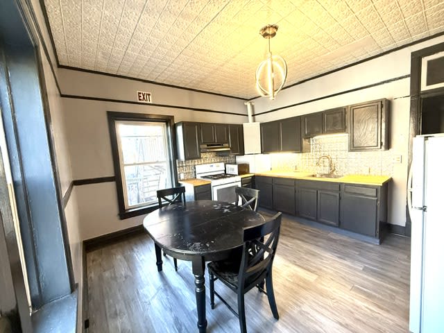 220 East State Street – photo 1