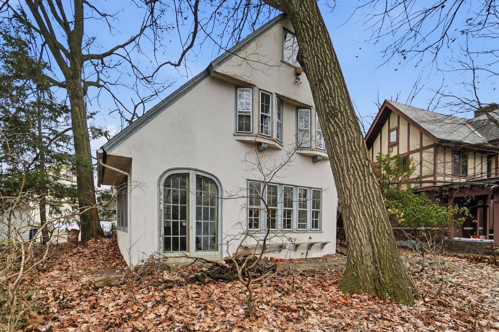 NEWLY RENOVATED Private House on iuka ave Ravine – Central Campus – Newly Renovated – photo 2