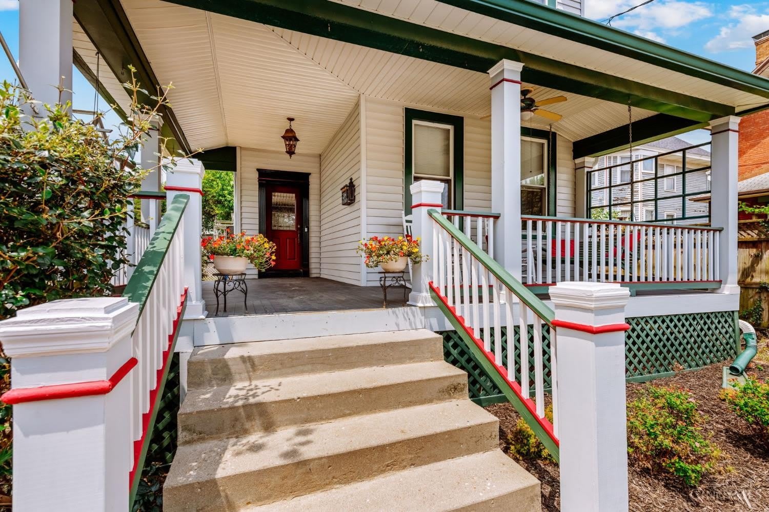 3847 Burwood Avenue – photo 2