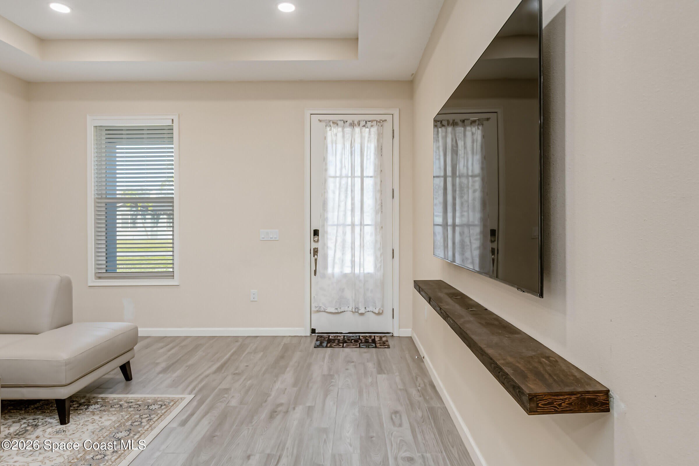 209 E Avenue B – photo 4