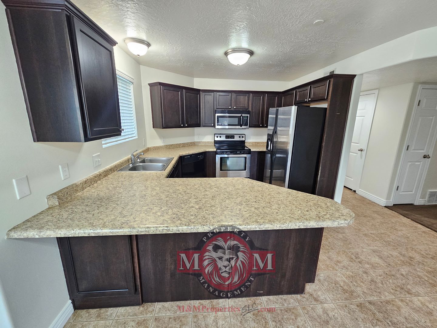 Great Ground-Level 3 Bed 2 Bath Sandy Condo! – photo 4