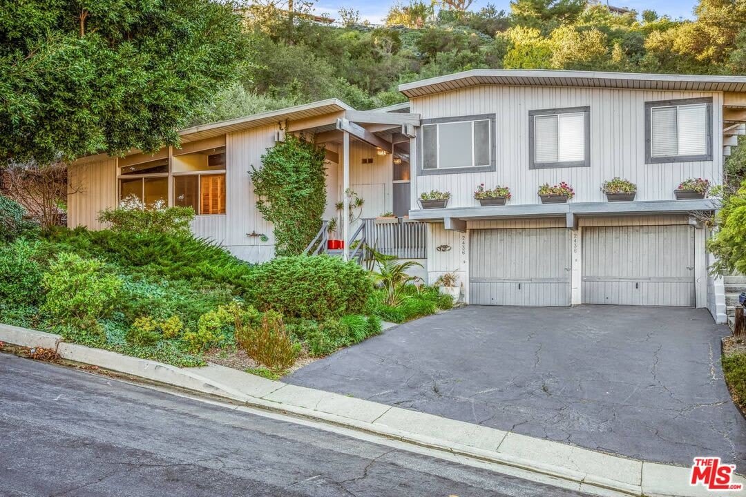 2436 Arbutus Dr – photo 2