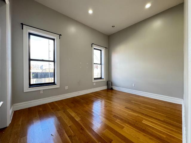323 Lincoln Place – photo 5