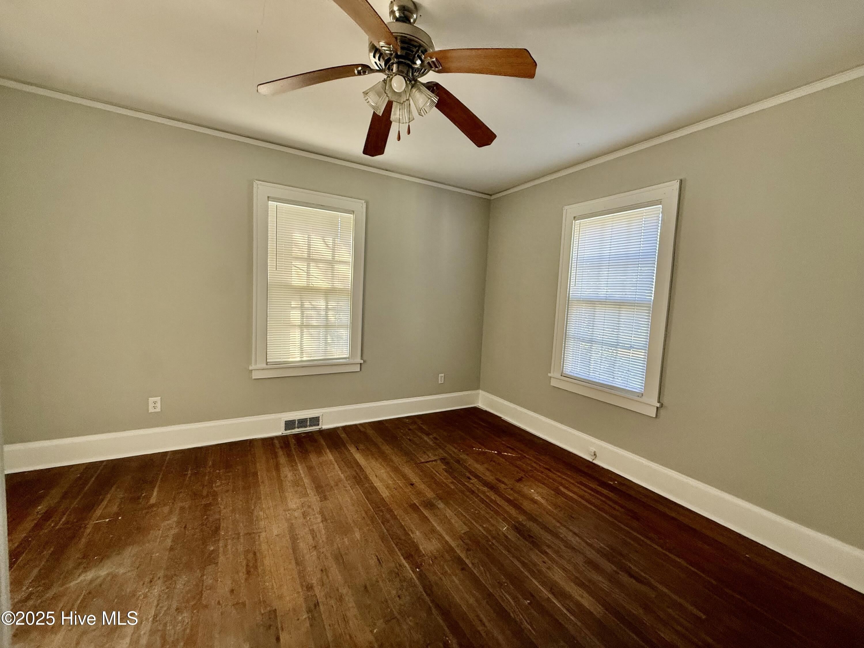605 Entwistle Street – photo 5