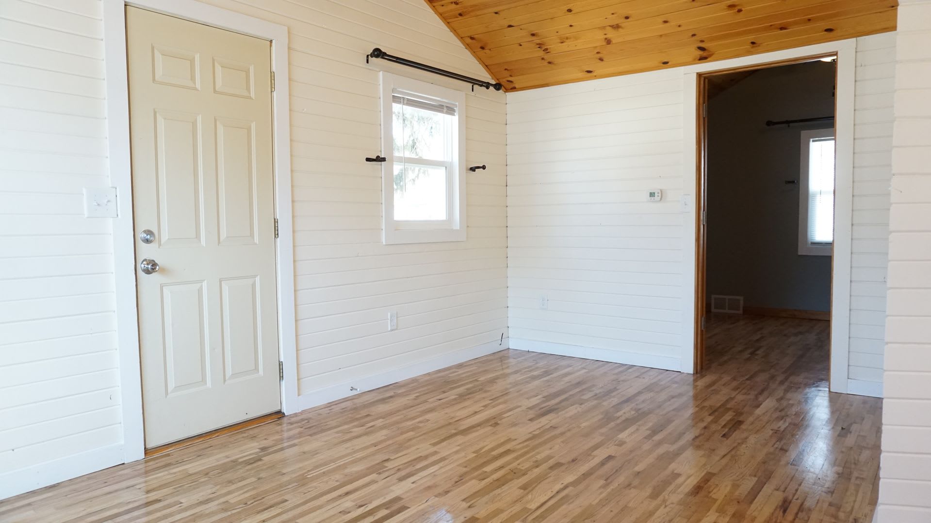 Cozy Cottage With Garage And Fenced Yard – photo 5