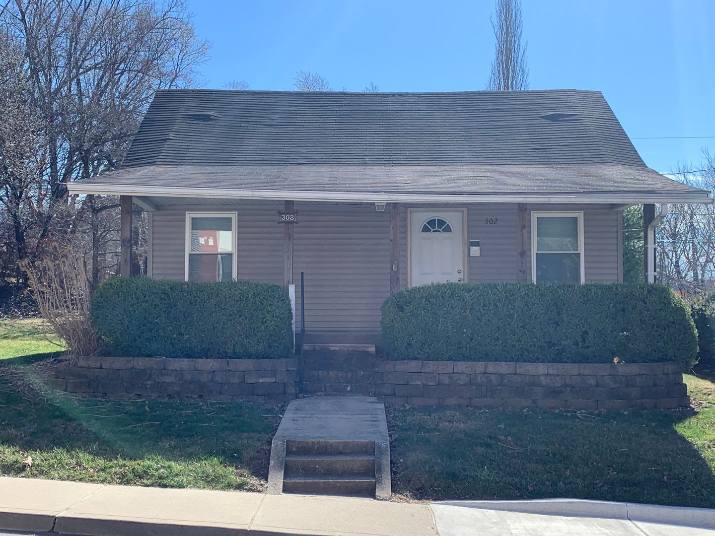 Right by the stadium!! Move in August 2027!! 2 Bed, 1 BA – photo 2