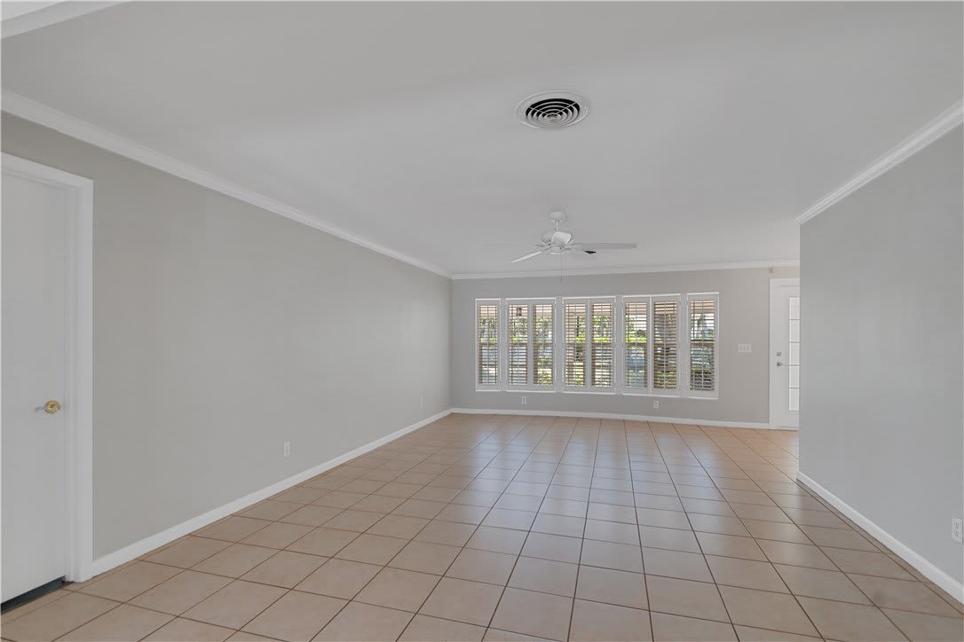 525 Iris Lane – photo 3