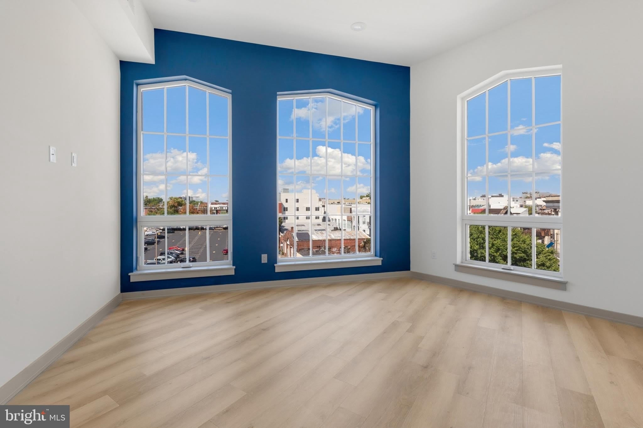 689 N BROAD Street – photo 3
