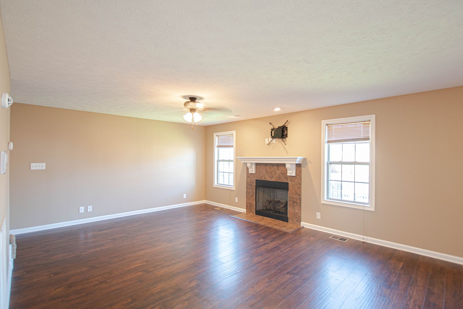 Pet Friendly Three Bedroom! – photo 2
