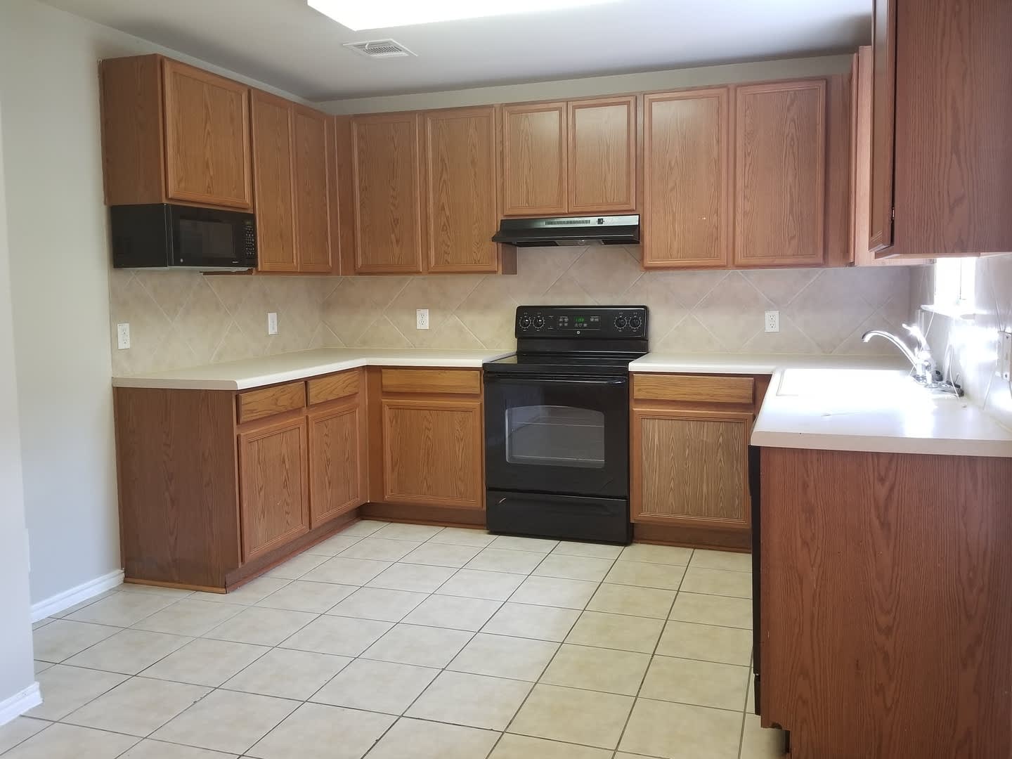 Welcome home to 5123 Fountain Hill! – photo 3