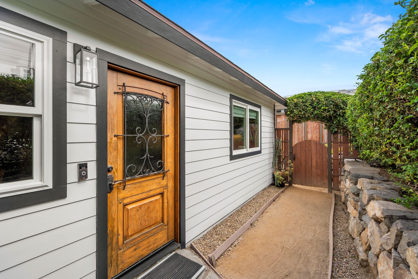 Stunning 2 BD, 2 BA, Single Level House in Solana Beach Rental for 6 Month Lease. – photo 4