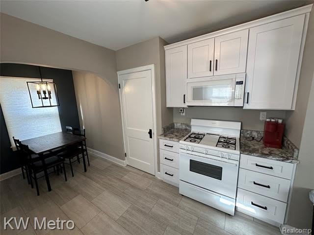 21503 Collingham Avenue – photo 5