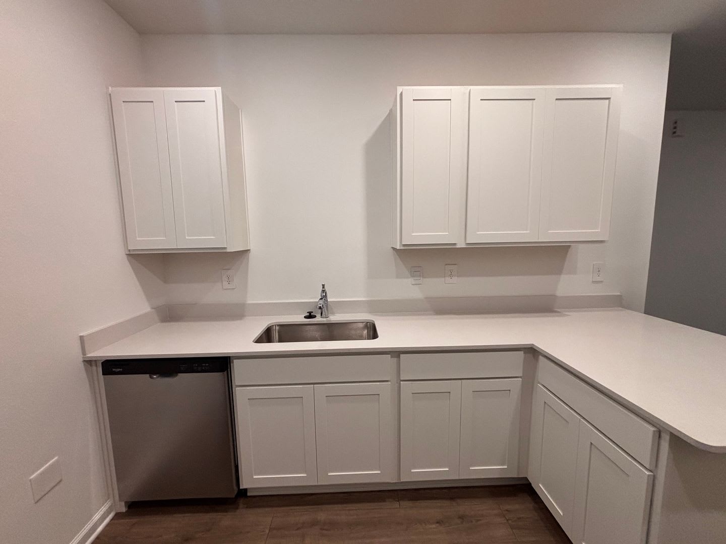 Never-Lived-In 3BR/2.5BA Townhome! Screened Lanai & Pond View! Private Owner! – photo 5
