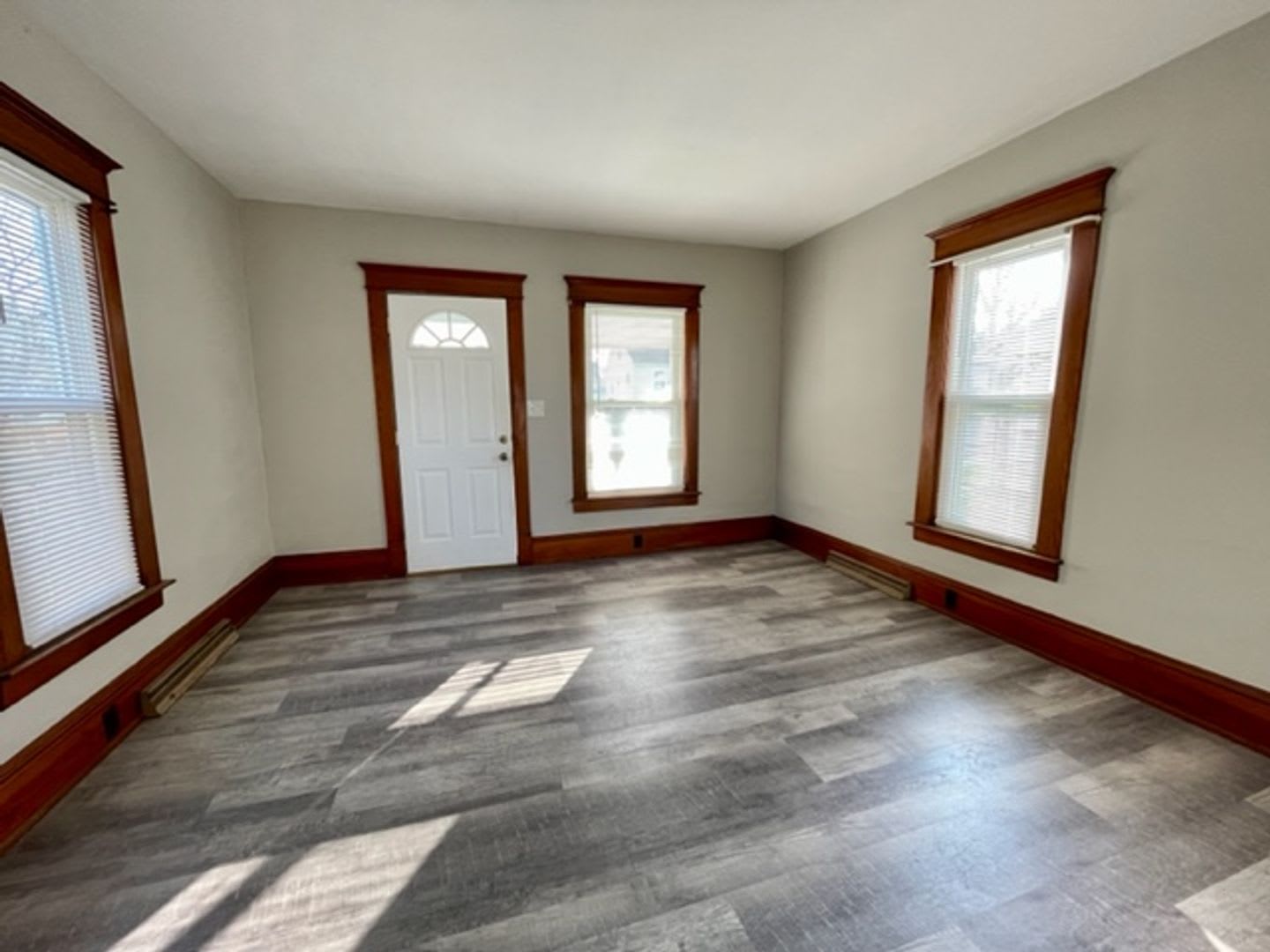 Charming 2 Bedroom Home Available! – photo 4