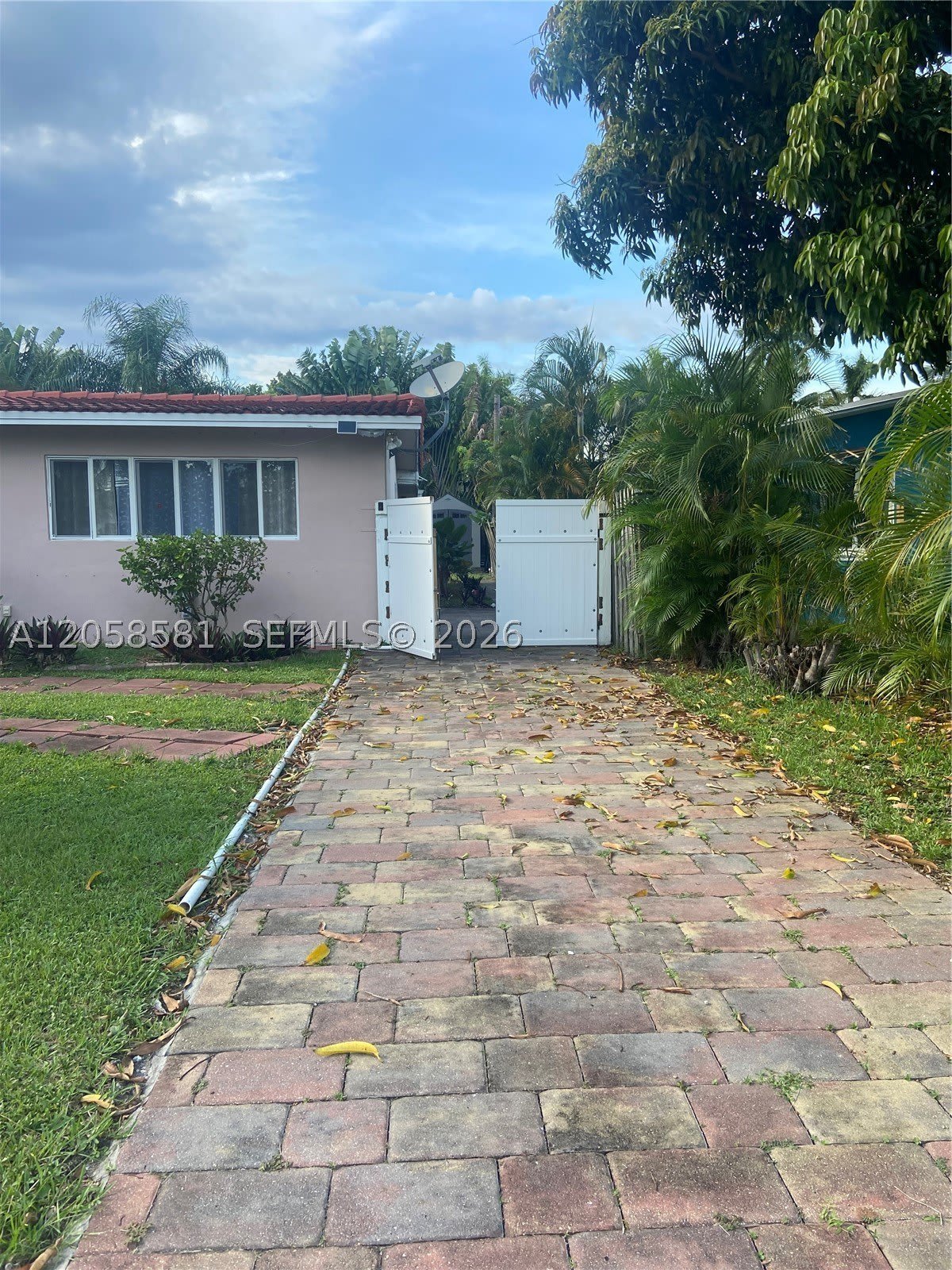 2349 NE 9th – photo 3