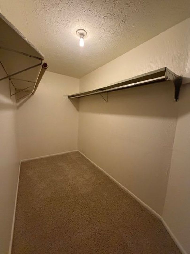 200 West – photo 4