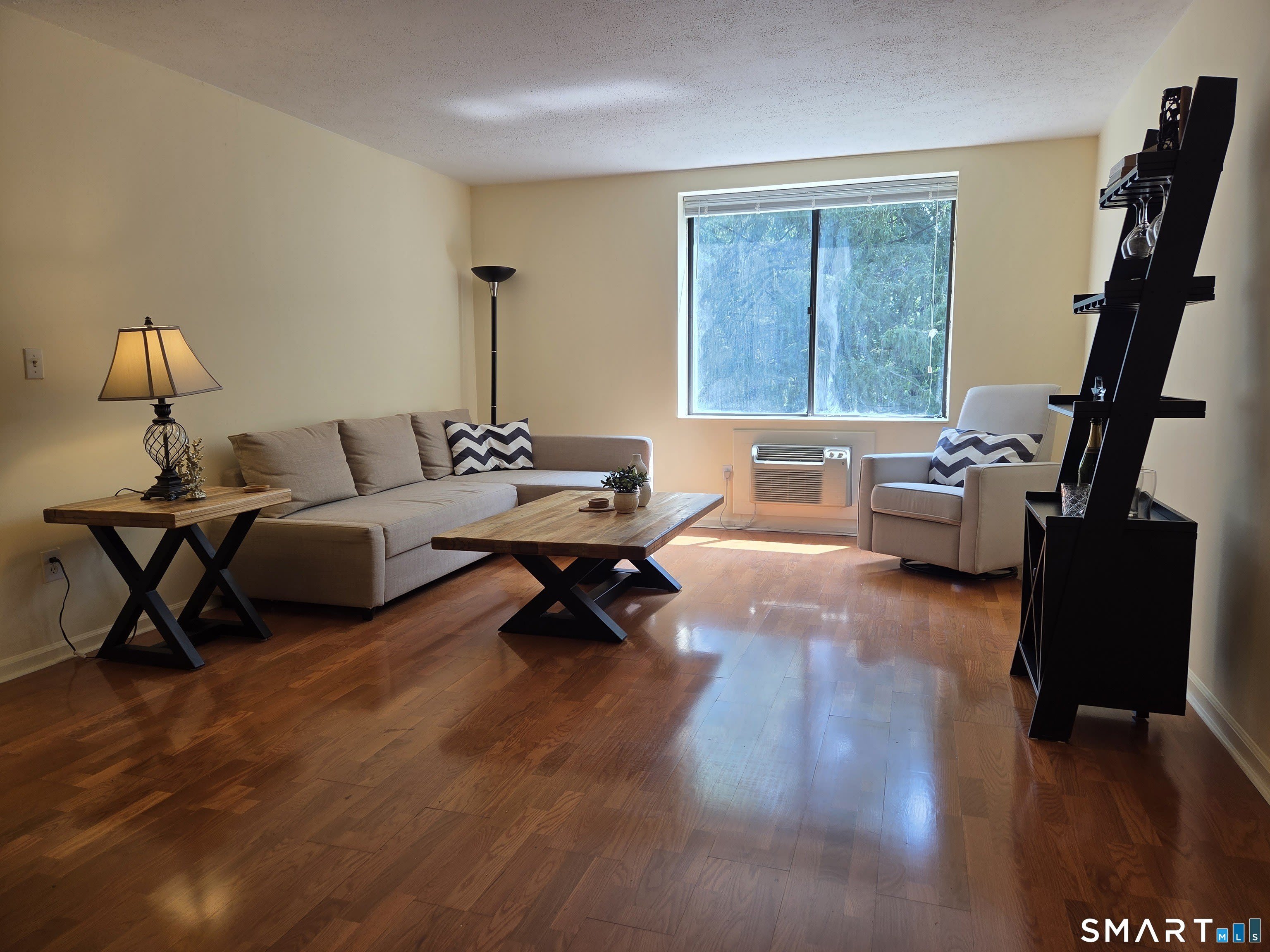 1525 E Putnam Avenue – photo 2