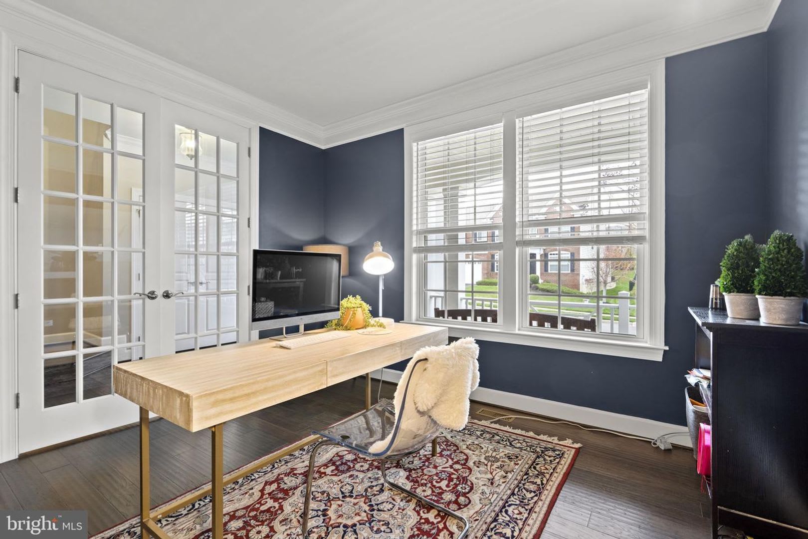 This Beautifully Maintained Single Family Home Offers Five Bedrooms Four And A Half Bathrooms A Spacious Open Concept Floor Plan And Modern Finishes Throughout – photo 5