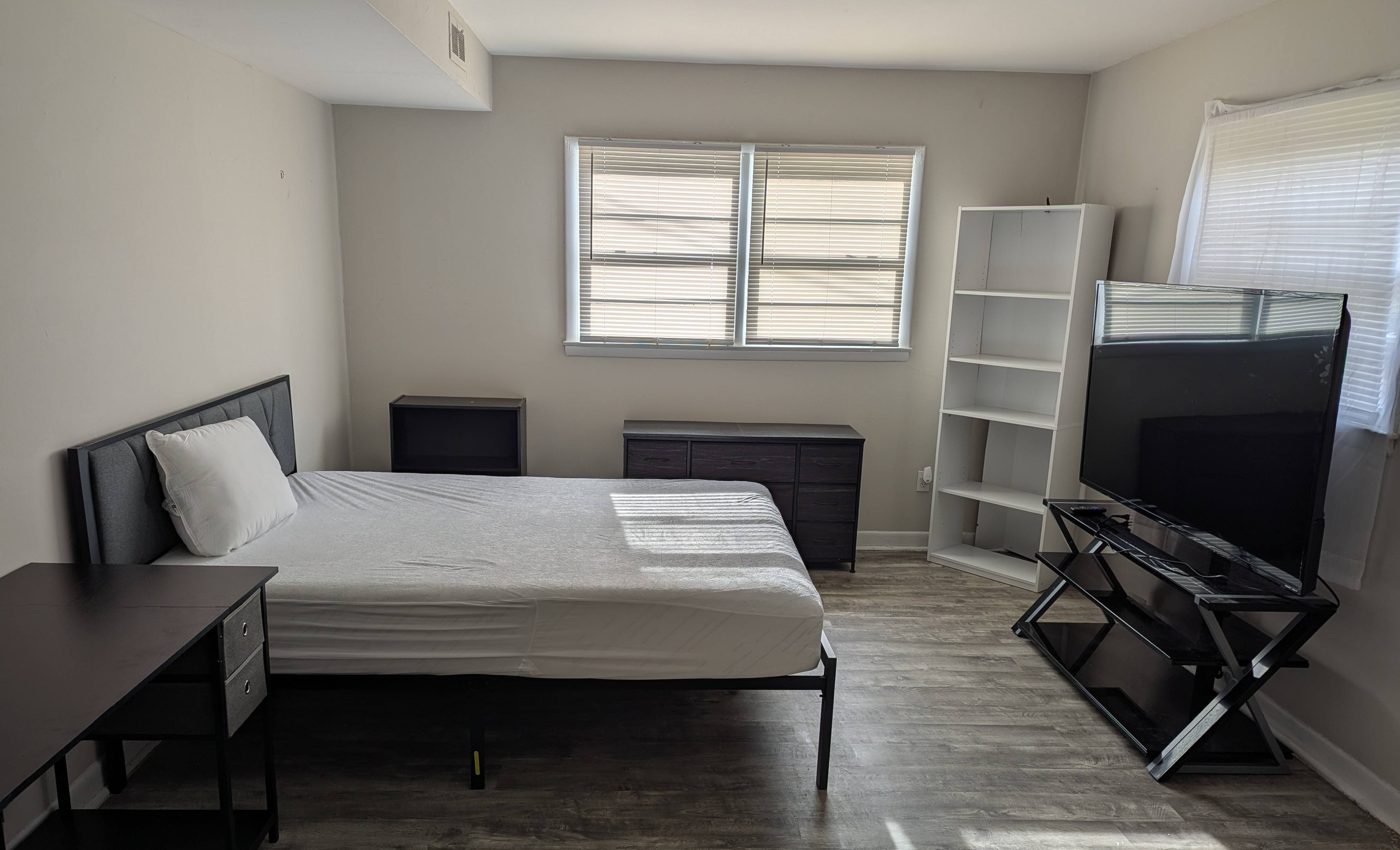 4736 Cinderella Rd Room 1 – photo 1