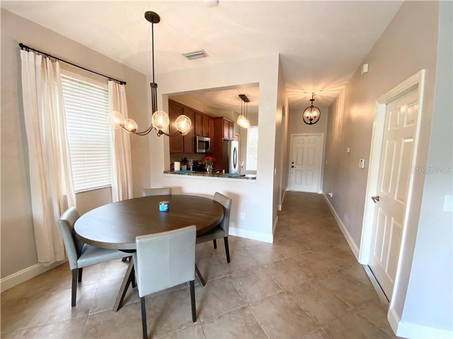 SUPER LOCATION FOR THIS 2 story 3 bdrm TOWNHOUSE!! – photo 4