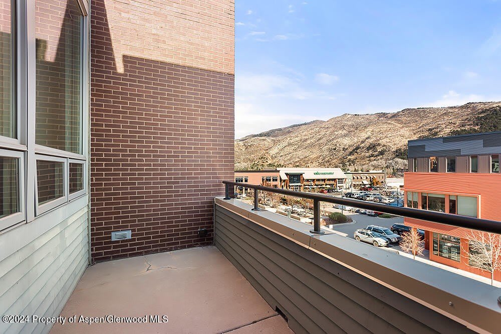 361 Robinson Street – photo 4