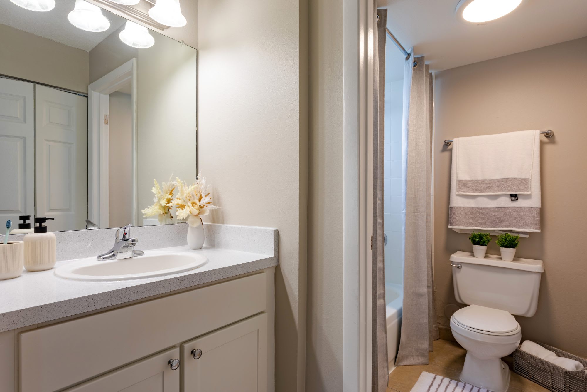Welleby Lake Club Apartments – photo 5