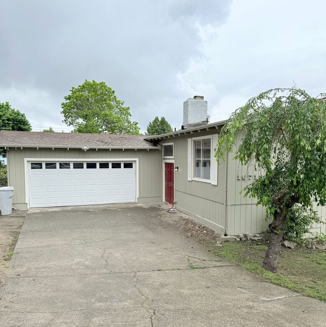 Beautiful Updated 4Br Home With Large Yard Deck – photo 1