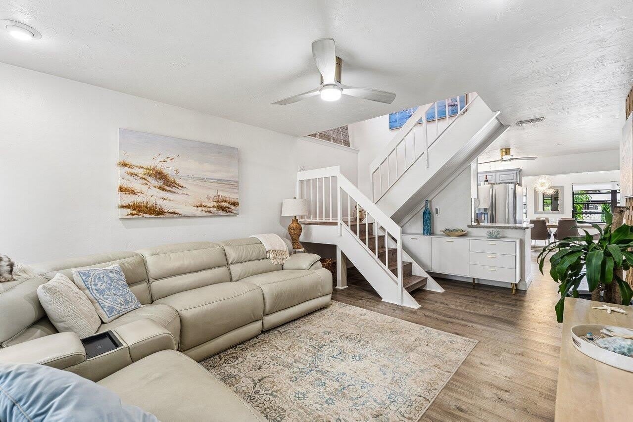 2101a N Palm Circle – photo 3