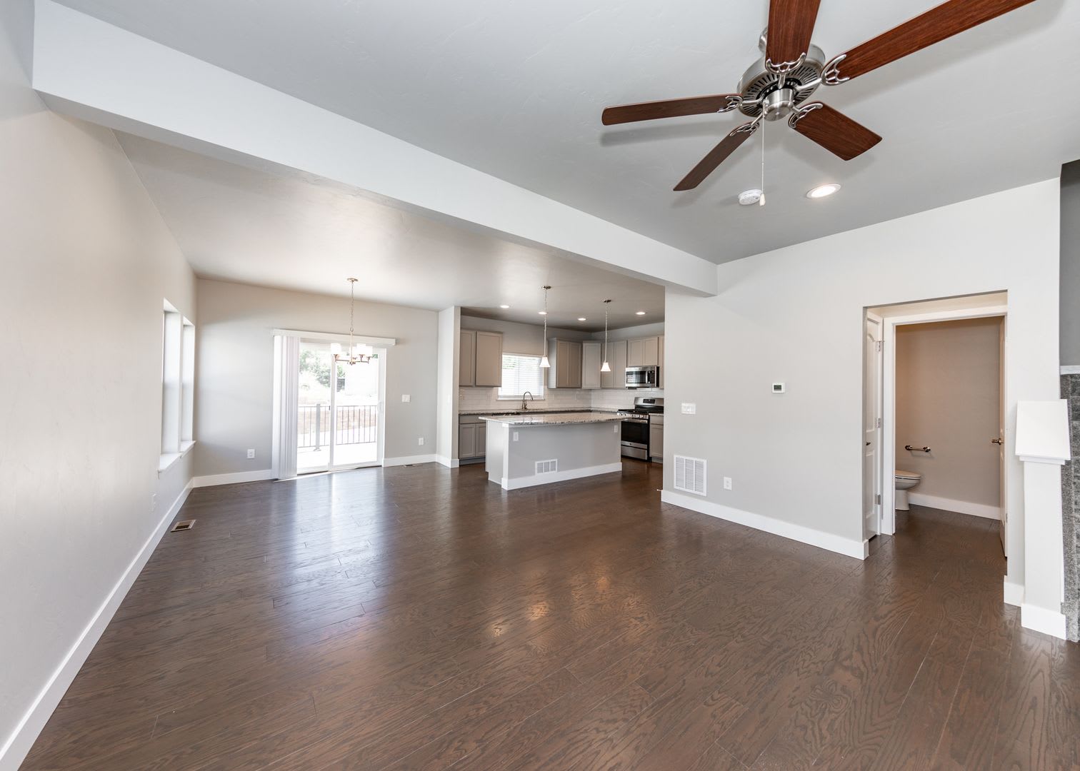 Stunning Like New 3 Bedroom Townhome – photo 3