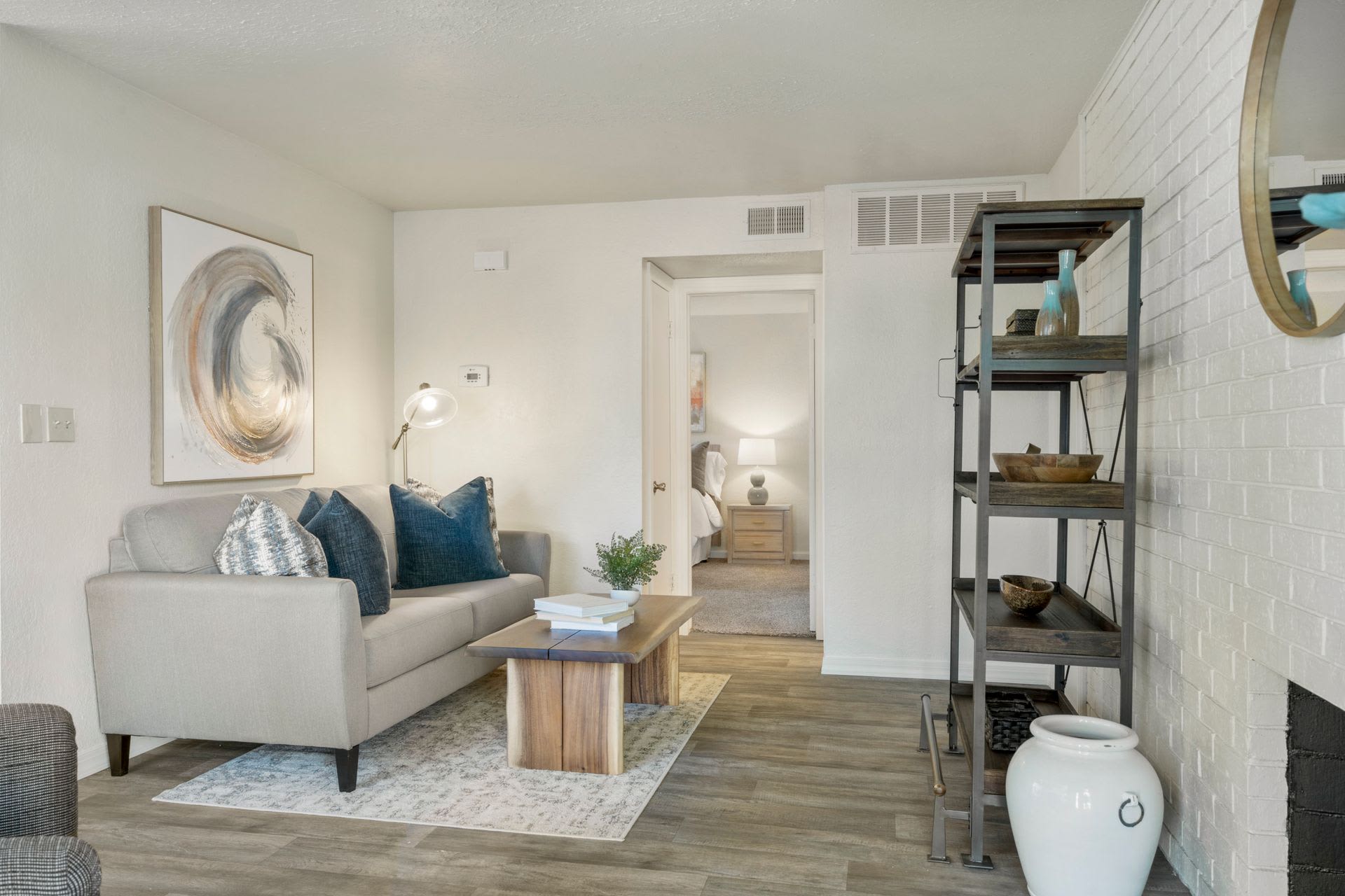 Section 8 Friendly Spacious 4 Bedroom Home – photo 2
