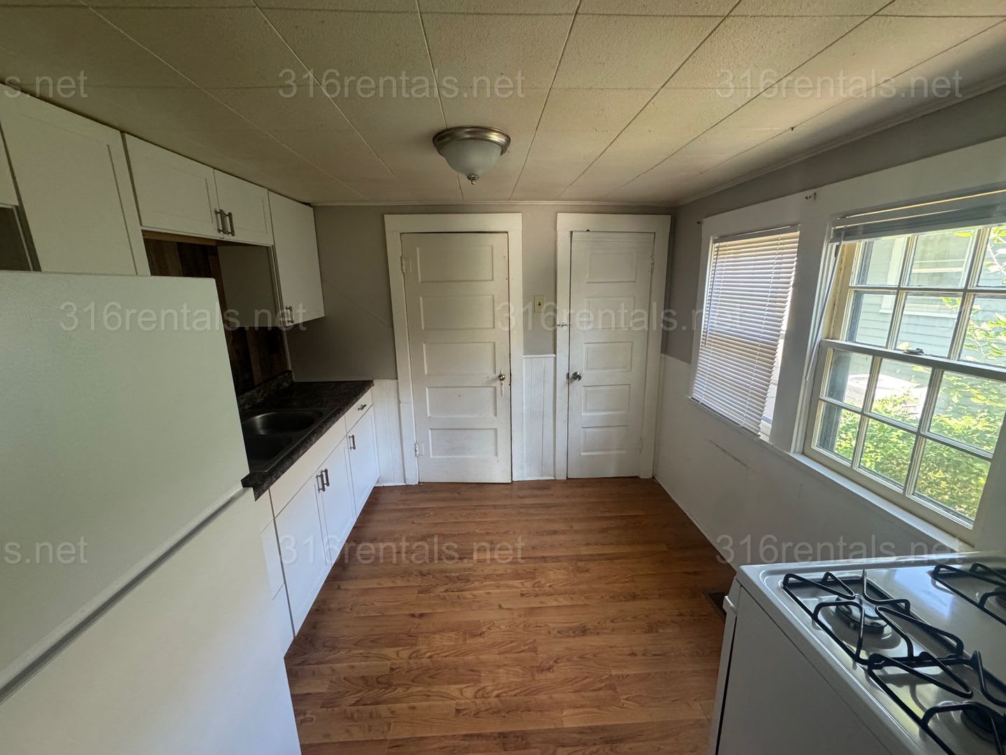 850 2 Bed 1 Bath Single Family Home – photo 4