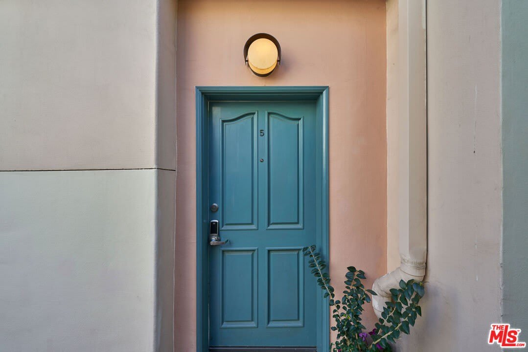 913 18TH St – photo 4