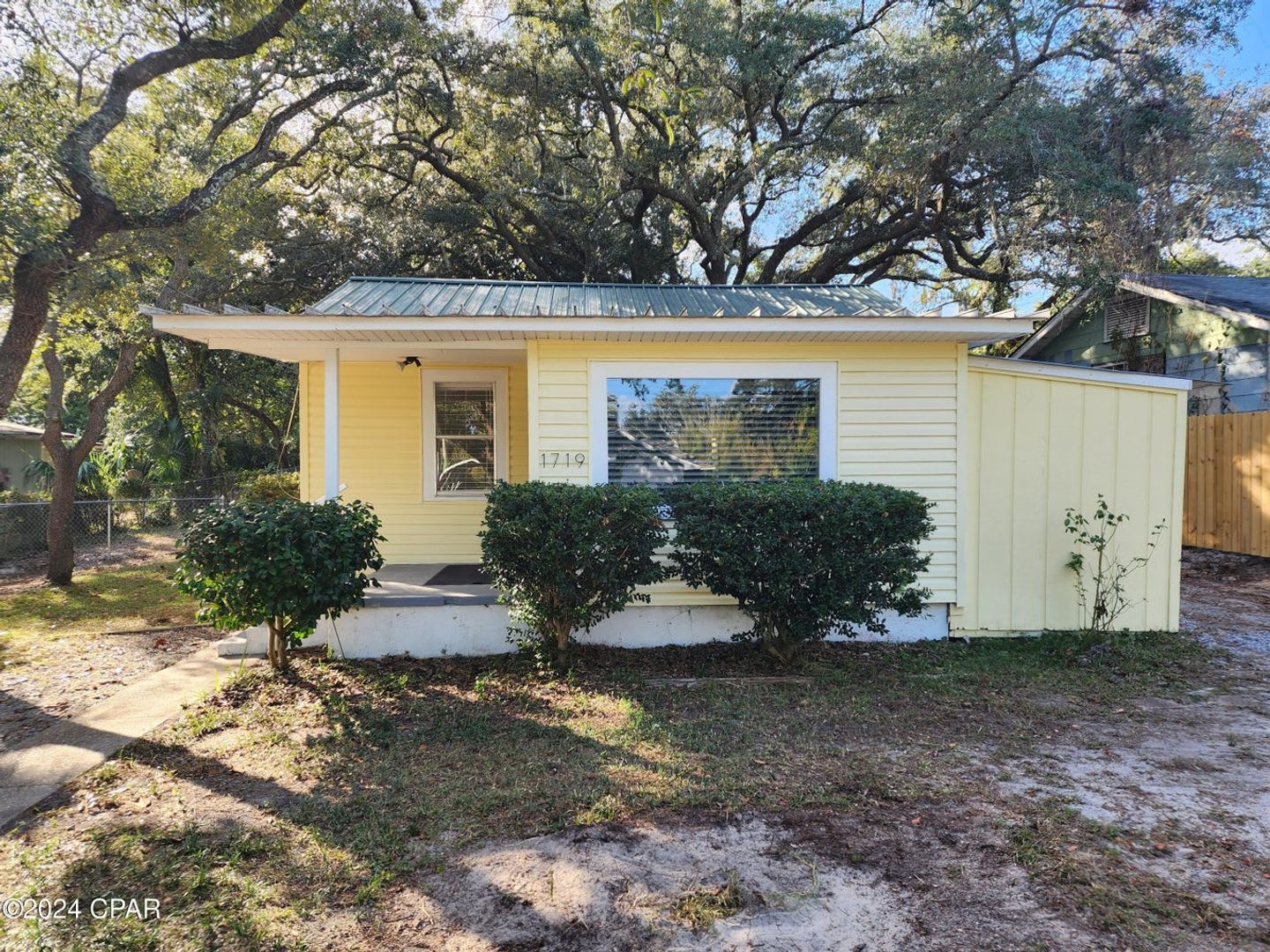 Tiny home vibe on a large private lot!! – photo 1