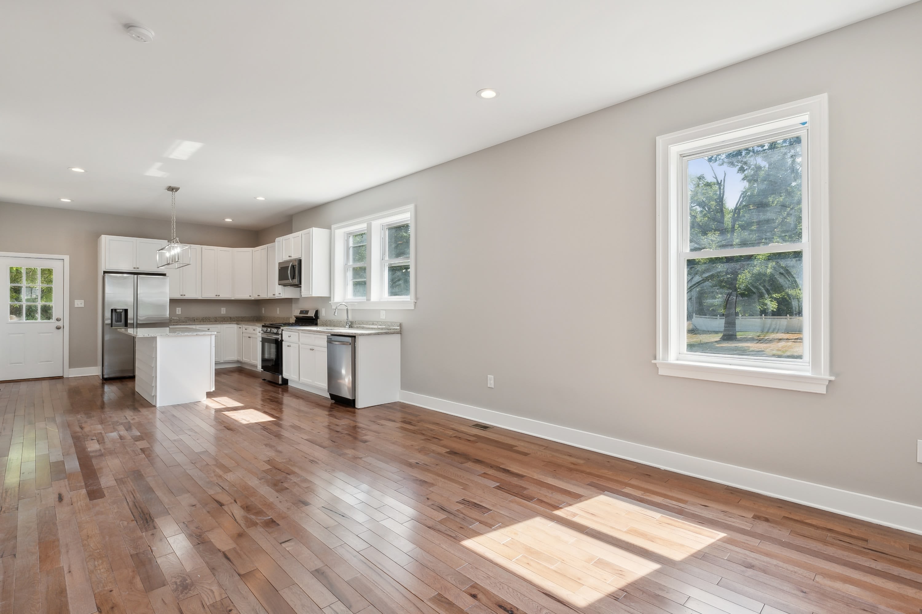 5014 Apache Street – photo 2