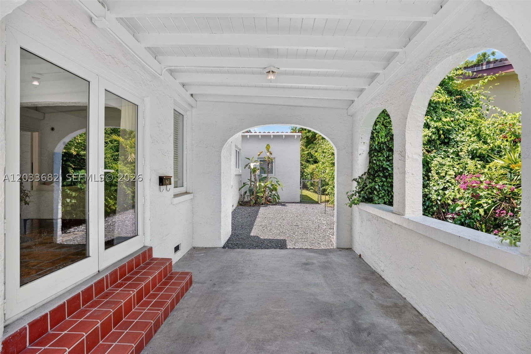 1212 Medina Ave – photo 3