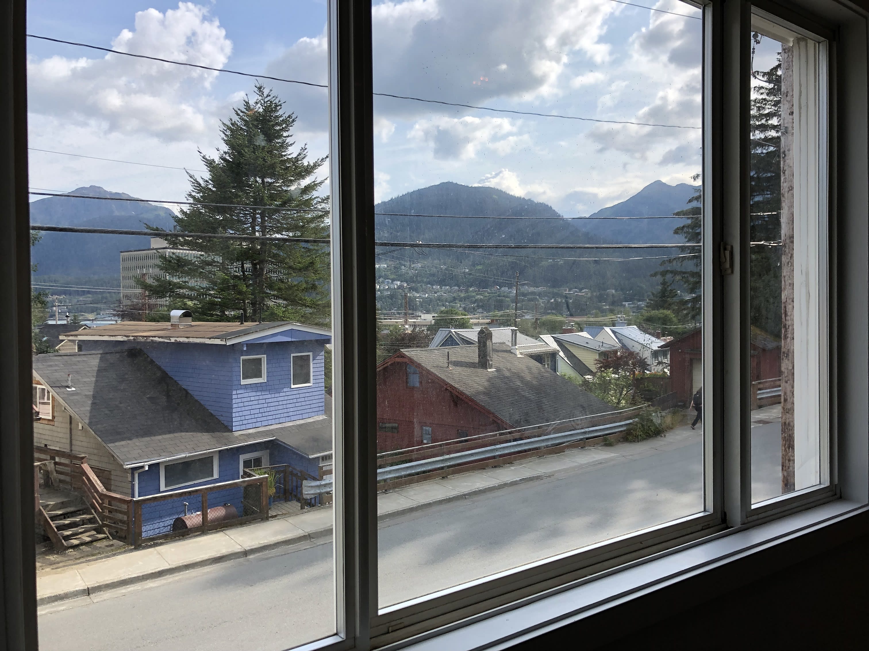 350 Irwin St – photo 2