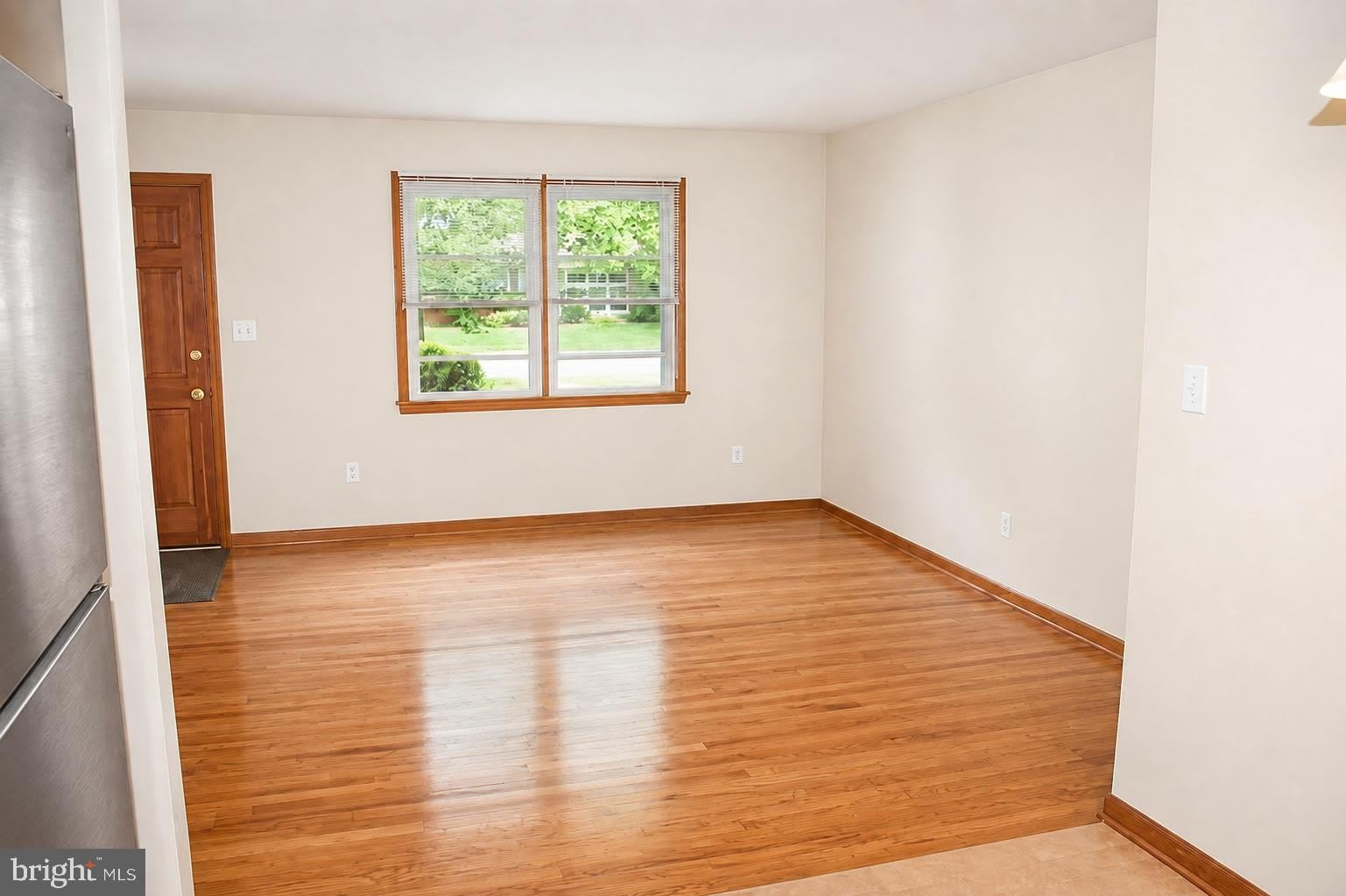 1317 UNIVERSITY Drive – photo 2