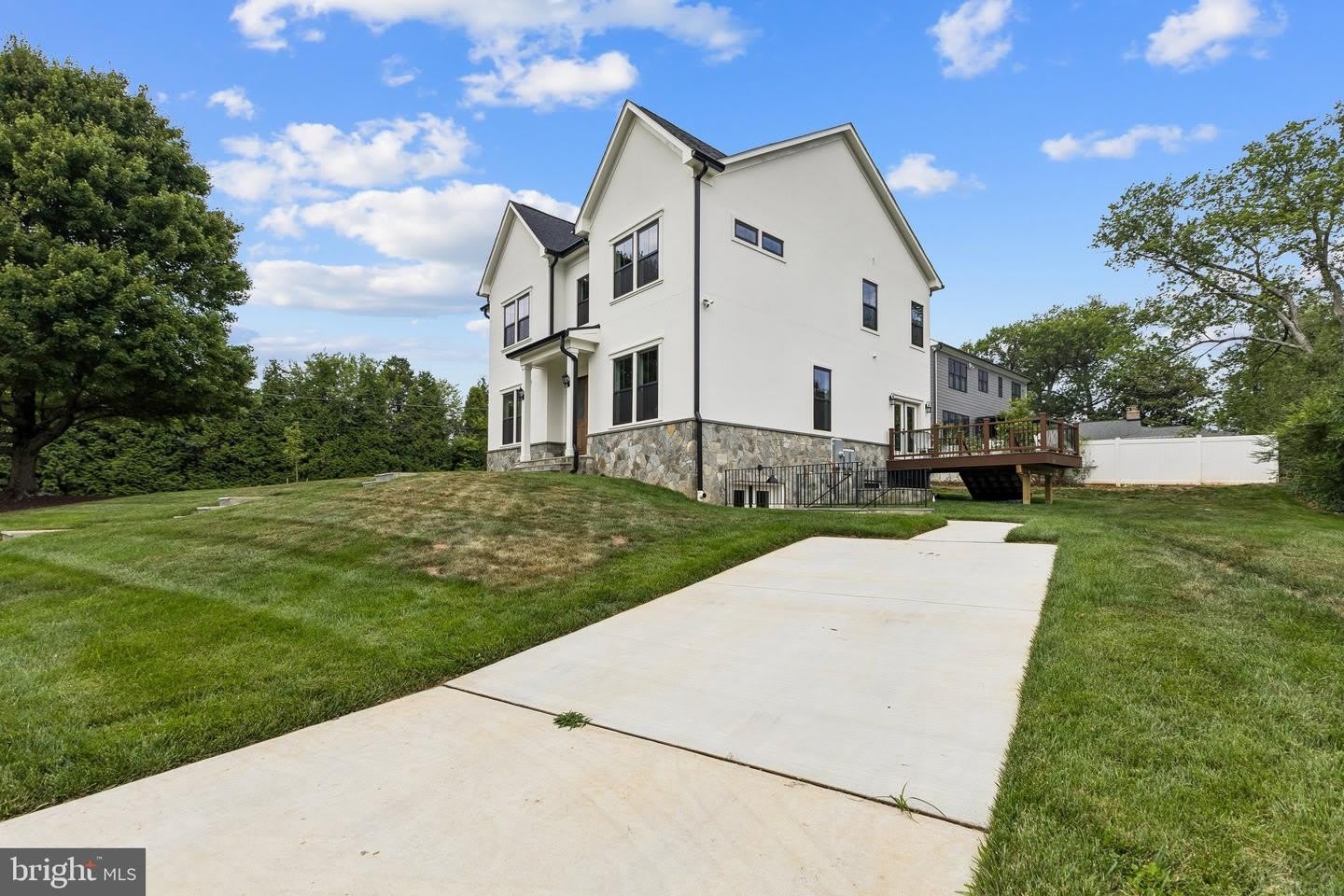 6101 Berkshire Dr – photo 2