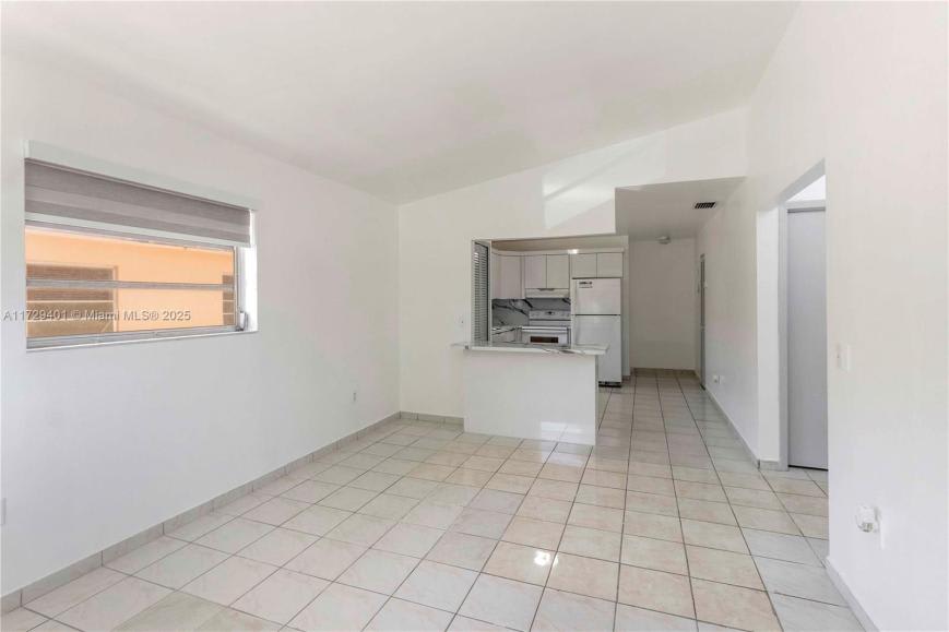 642 E 2nd Ave – photo 4