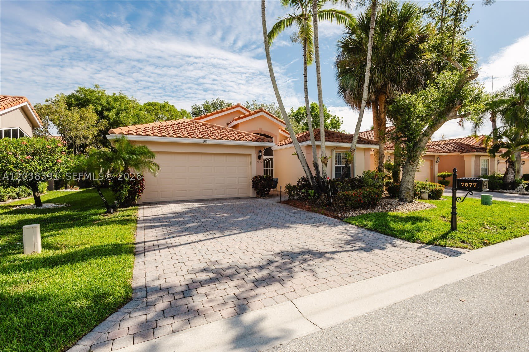 7577 Caprio Dr – photo 2