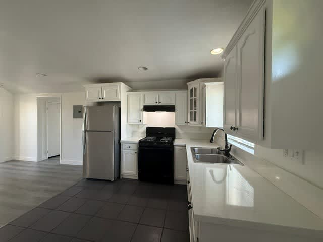 4163 1 2 S Budlong Ave – photo 2