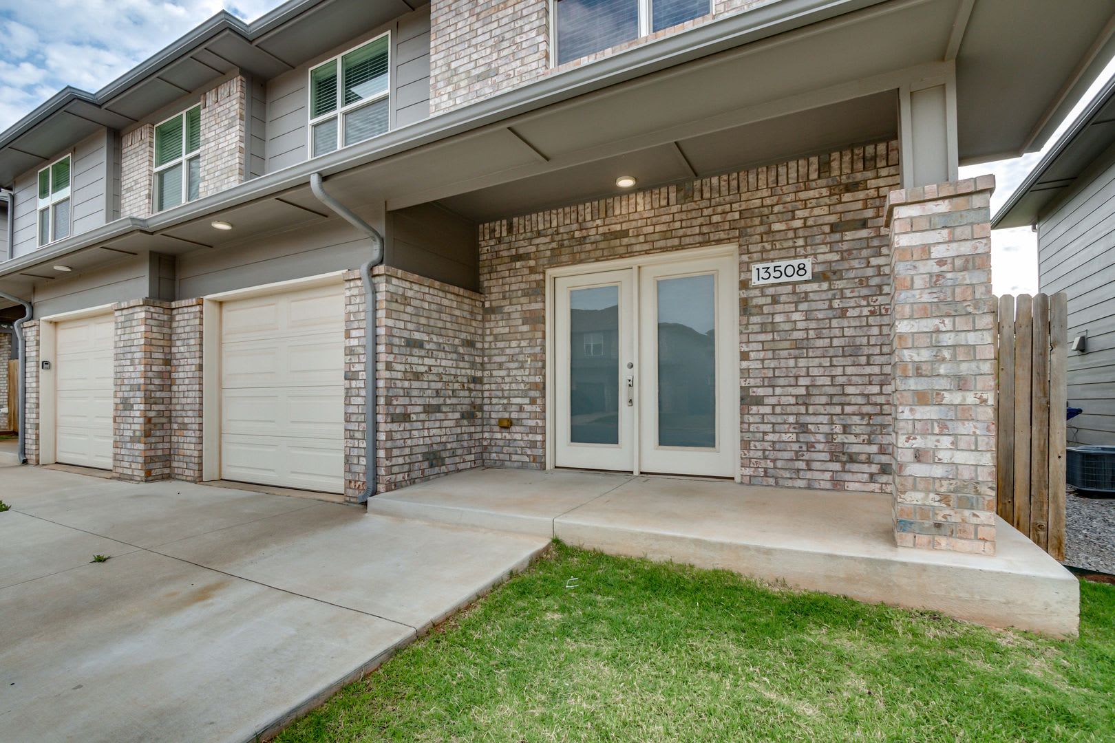 Large 3 Bed 2.5 Bath Duplex Includes Office Space (See Contact Info Below) – photo 4