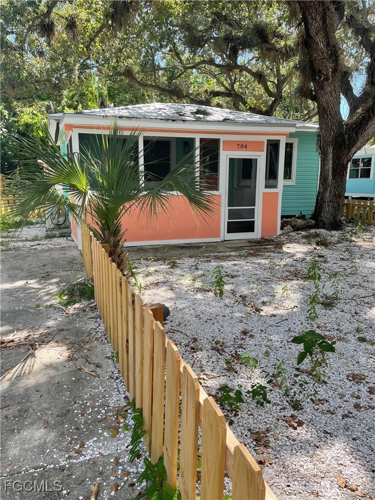 784 Oak Street – photo 2