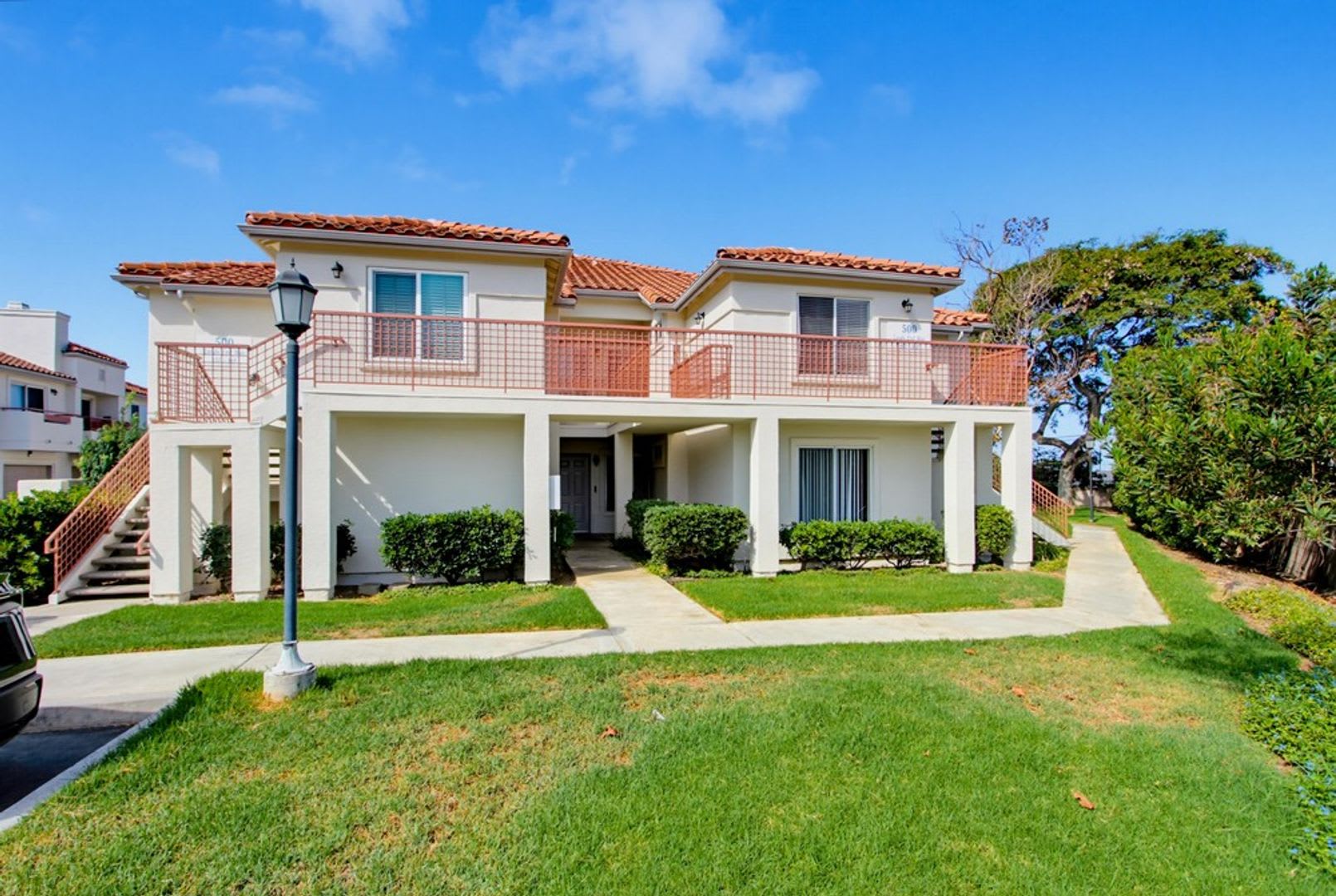 3 Bedroom Oceanside Condo Near The Beach – photo 1