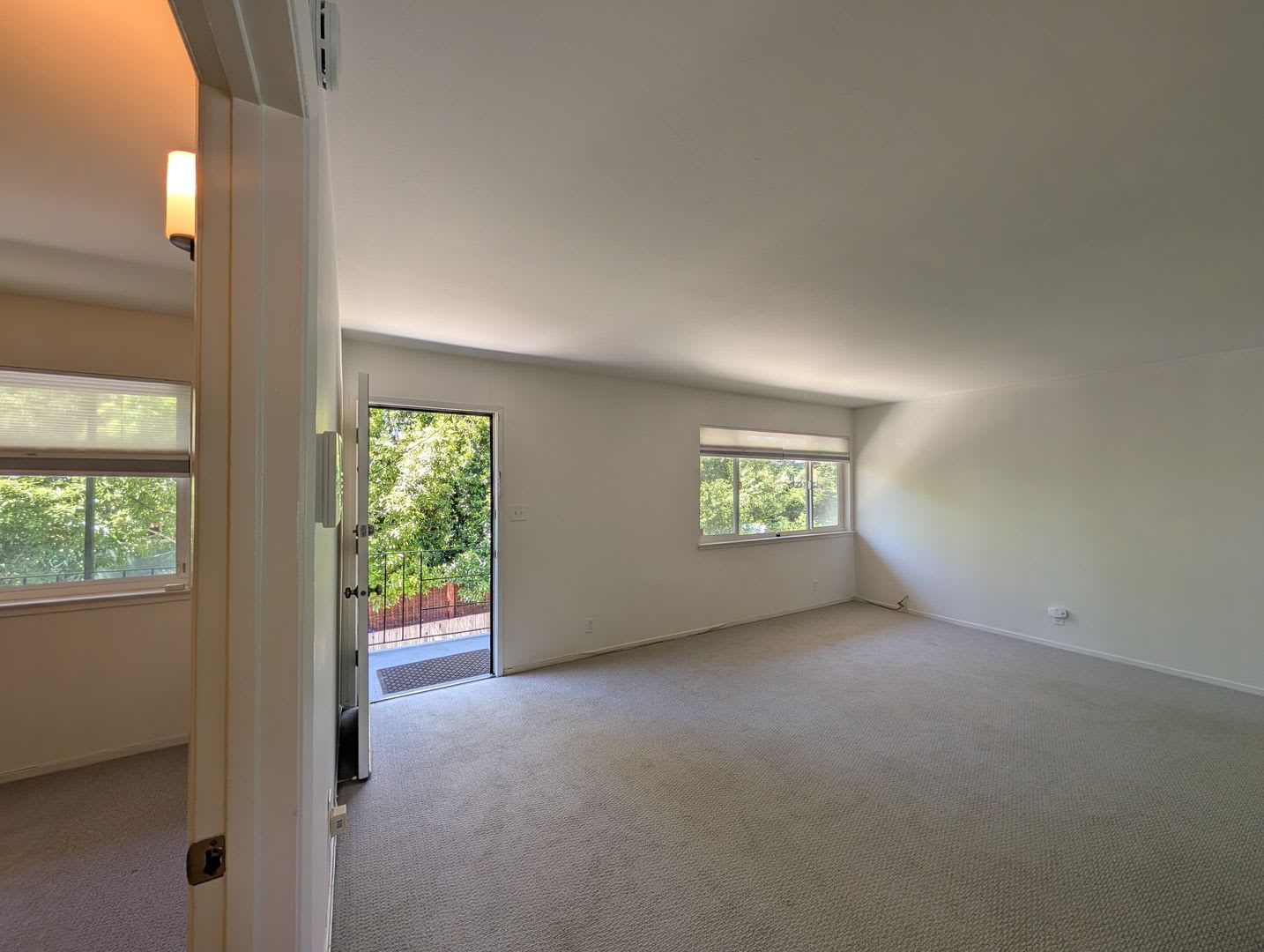 Spacious 2 Bedroom, Freshly Painted, Updated Kitchen – photo 2