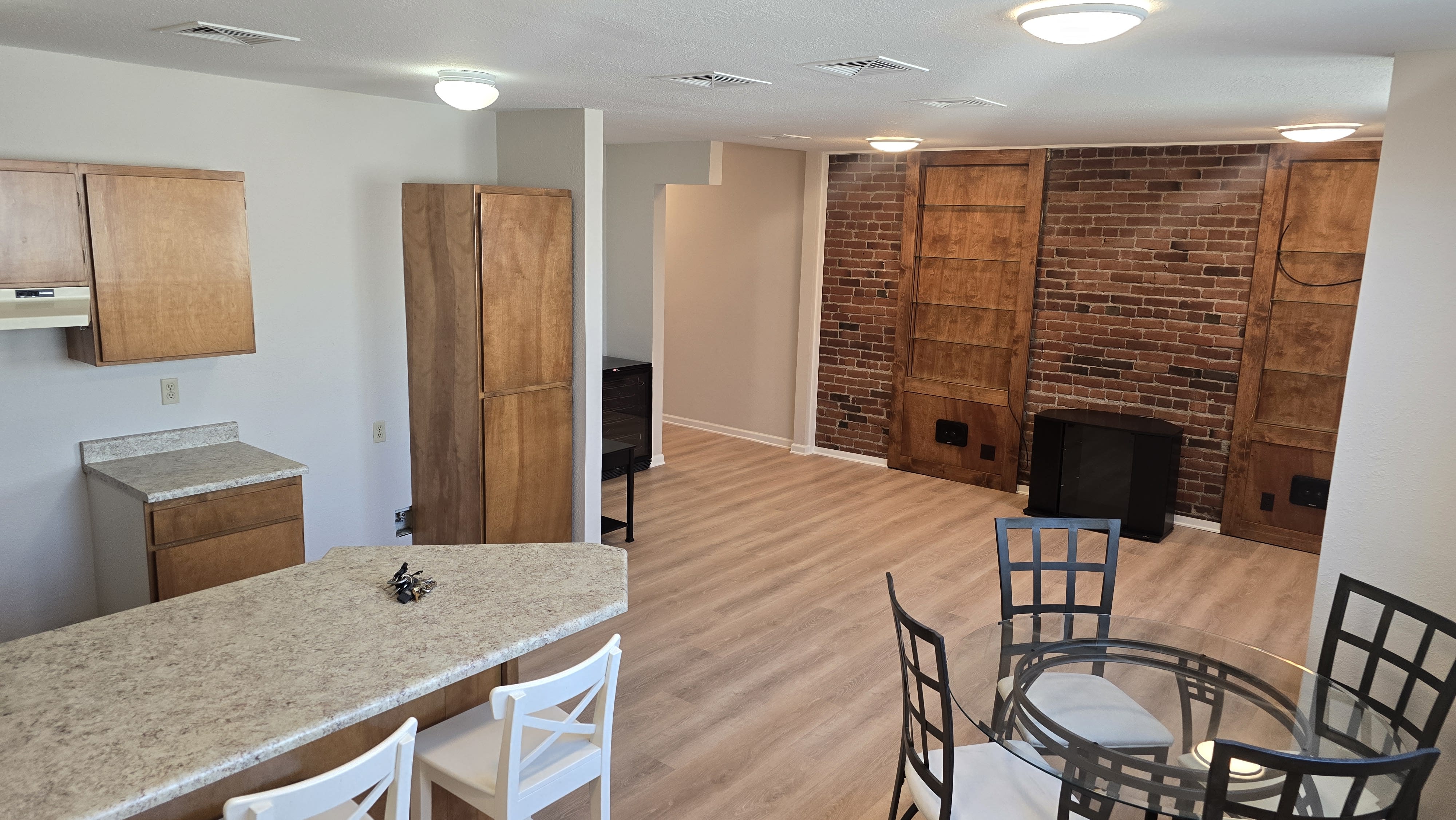 216 E Main St – photo 5